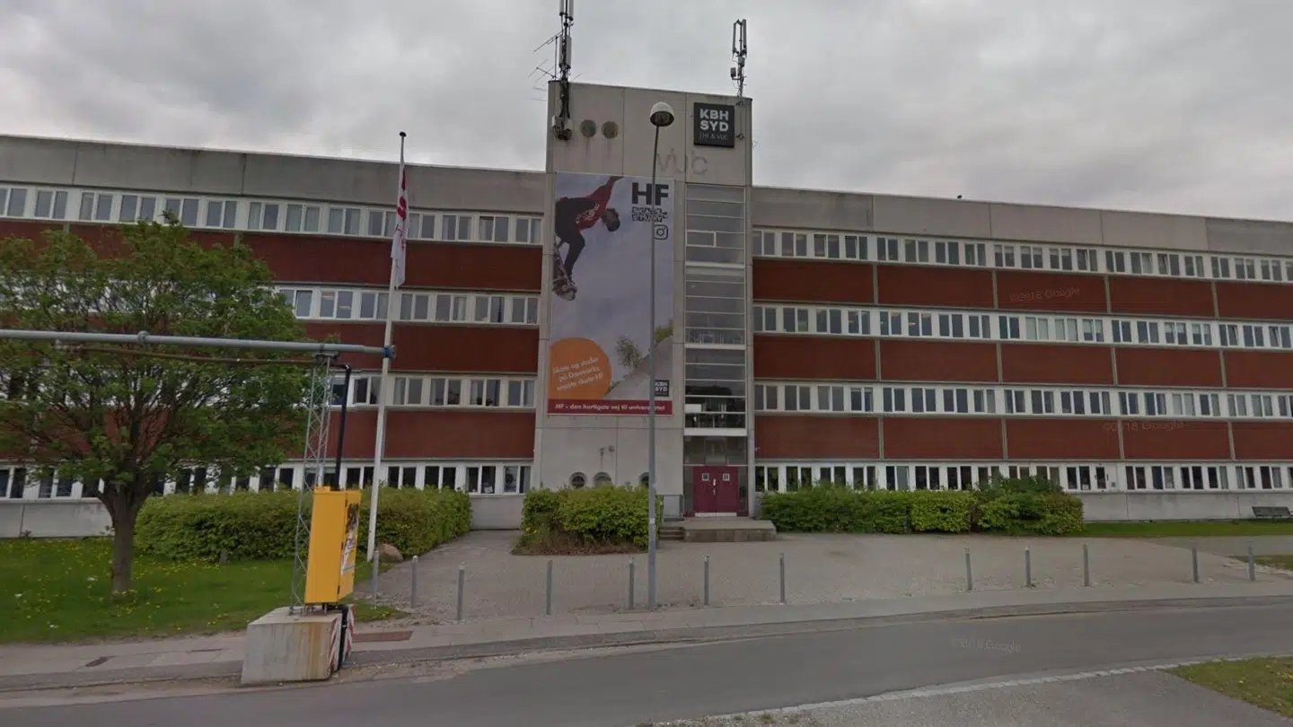 Et muligt knivoverfald har fundet sted på HF & VUC København Syd tæt ved Åmarken Station.