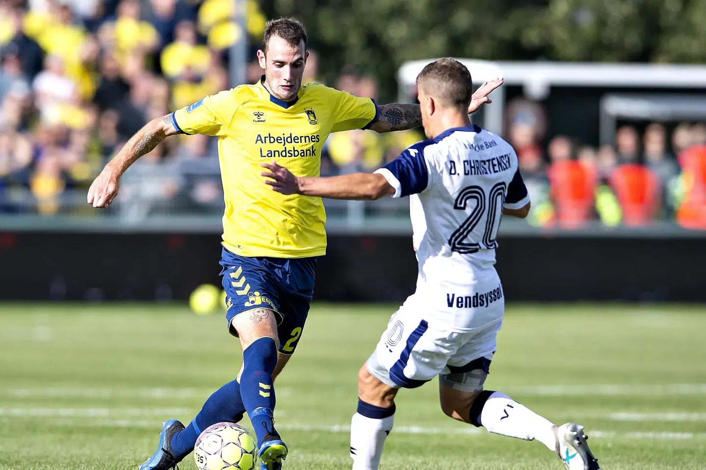 Jens Martin Gammelby (til venstre) fik græs under støvlerne, da Brøndby slog Vendsyssel med 2-1. Henning Bagger/Ritzau Scanpix
