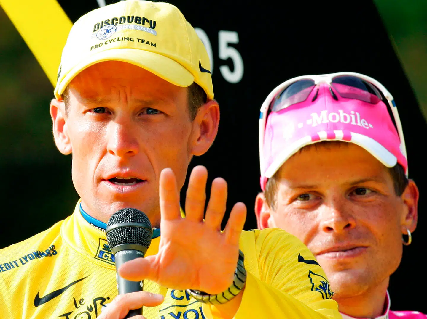 Slutpodiet i 2005. Lance Armstrong vandt, mens Jan Ullrich blev nummer tre. Siden er begge blevet slettet fra resultatlisterne på grund af dopingindrømmelserne.