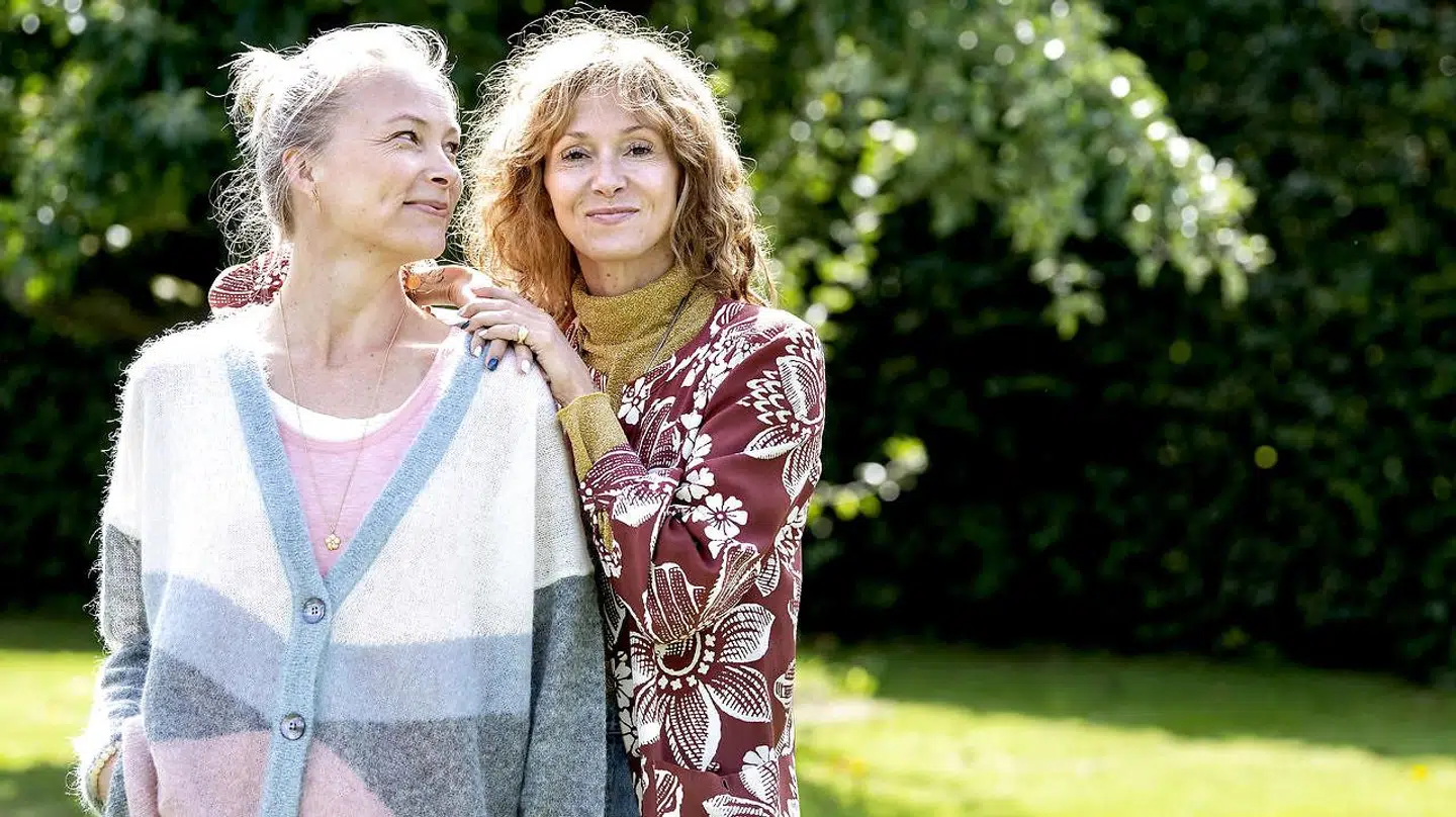 Iben Sandahl og Sarah Zobel i Iben Snadahls have i Virum.