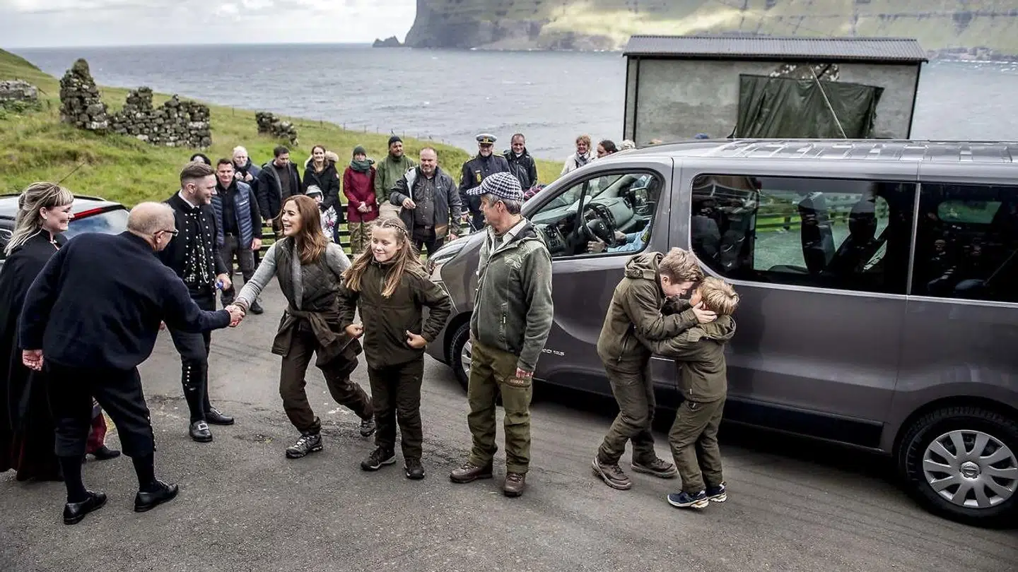 Prins Christian og prins Vincent fandt også tid til at lege.