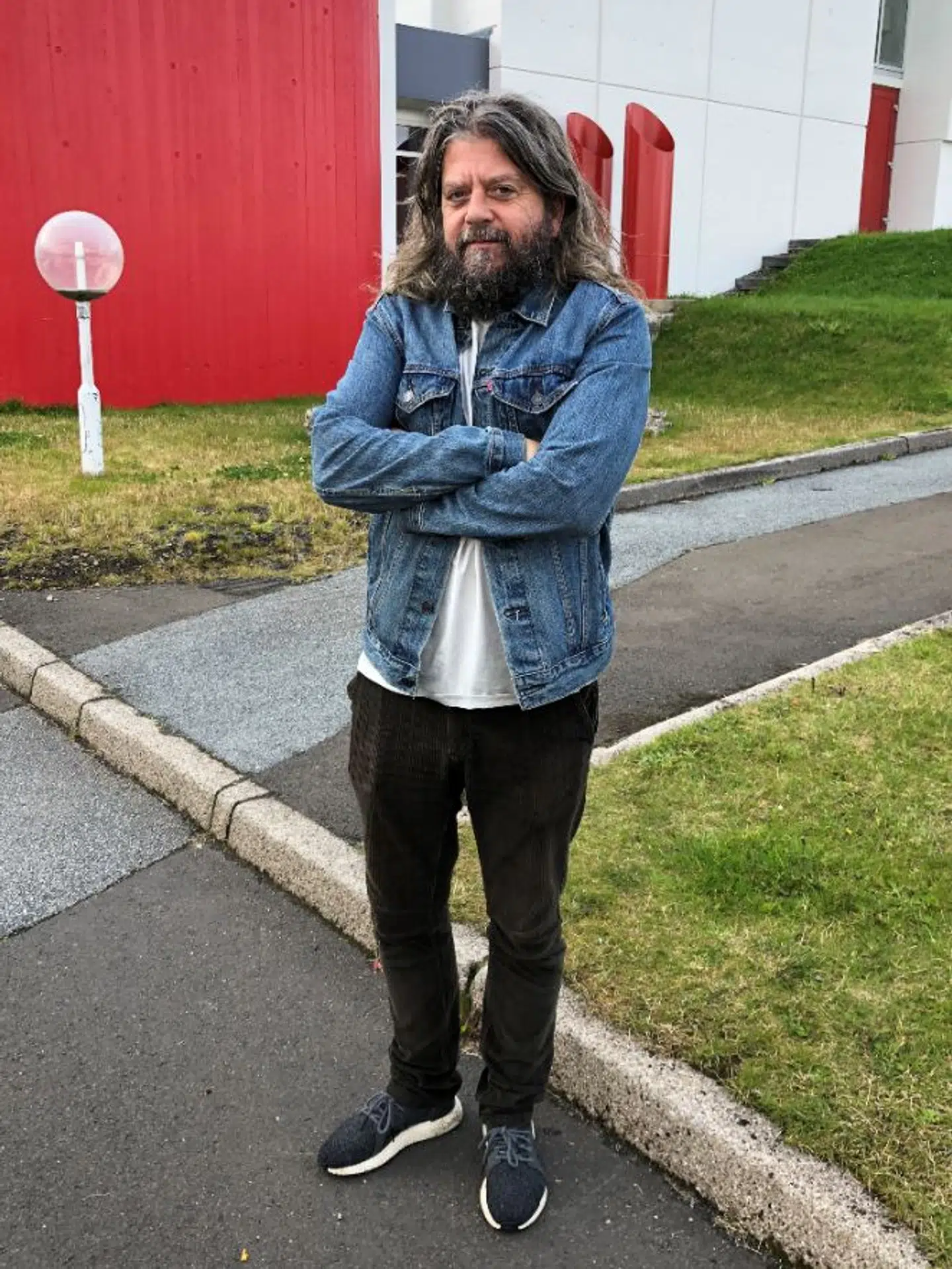 Anders Lund Madsen skal til øen Fugloy, hvor han skal hjælpe en ven med at servere for kronprinsfamilien.