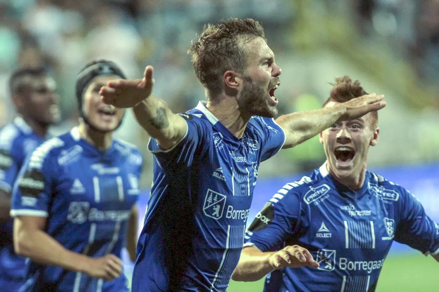Den tidligere Lyngby-angriber Patrick Mortensen (i midten) kom på tavlen for Sarpsborg fra 11-meterpletten. Aleksandar Djorovic/arkiv/Ritzau Scanpix