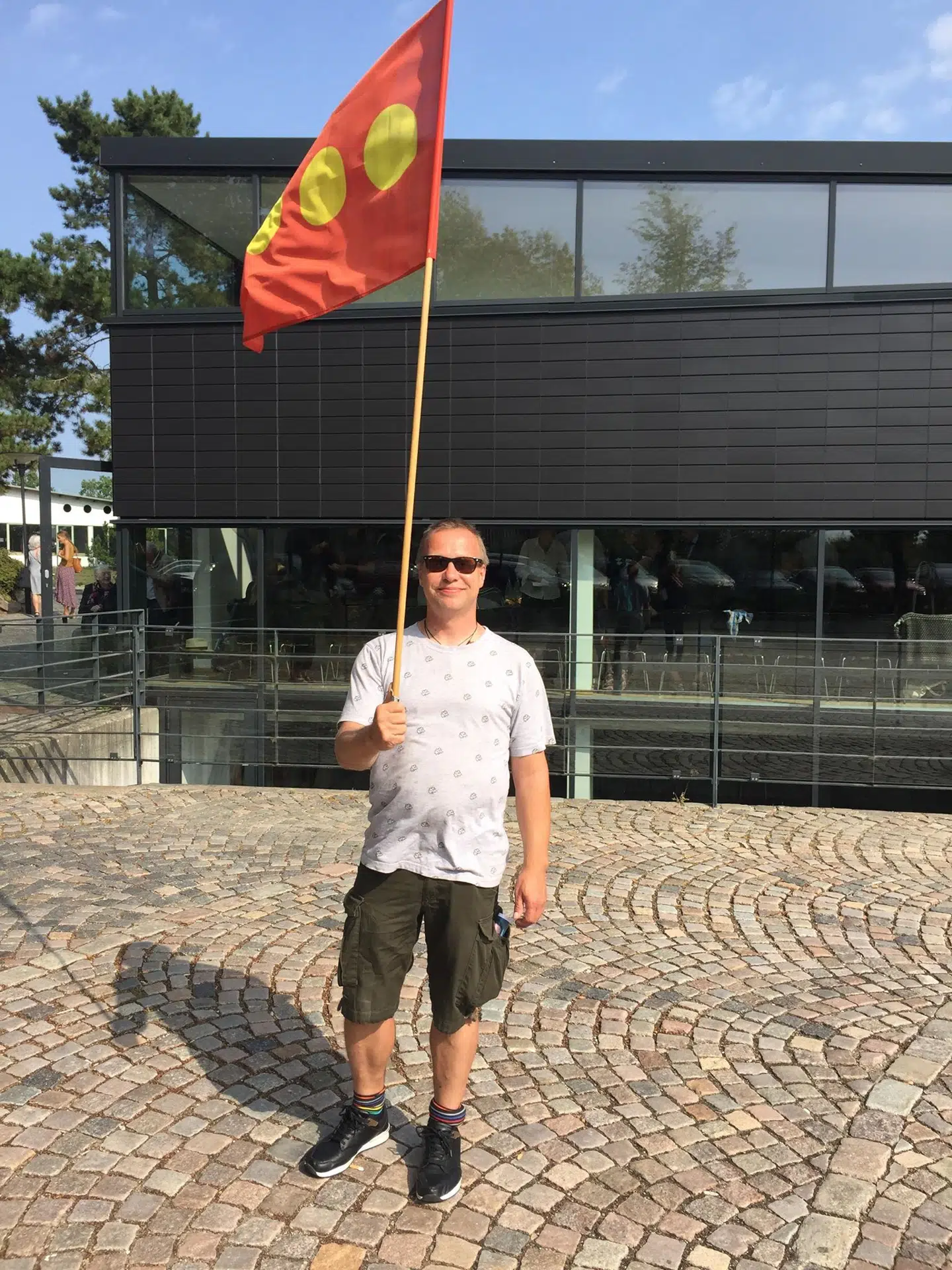 'Zid', der til daglig arbejder i Christianias informationskontor, var mødt op til begravelsen for at hylde Benny Andersen. »Han var en ener,« siger han.