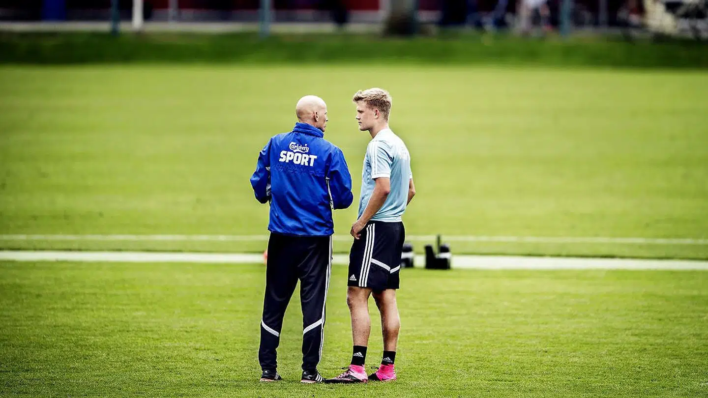 Andreas Cornelius og Ståle Solbakken på træningsbanen i 2015.