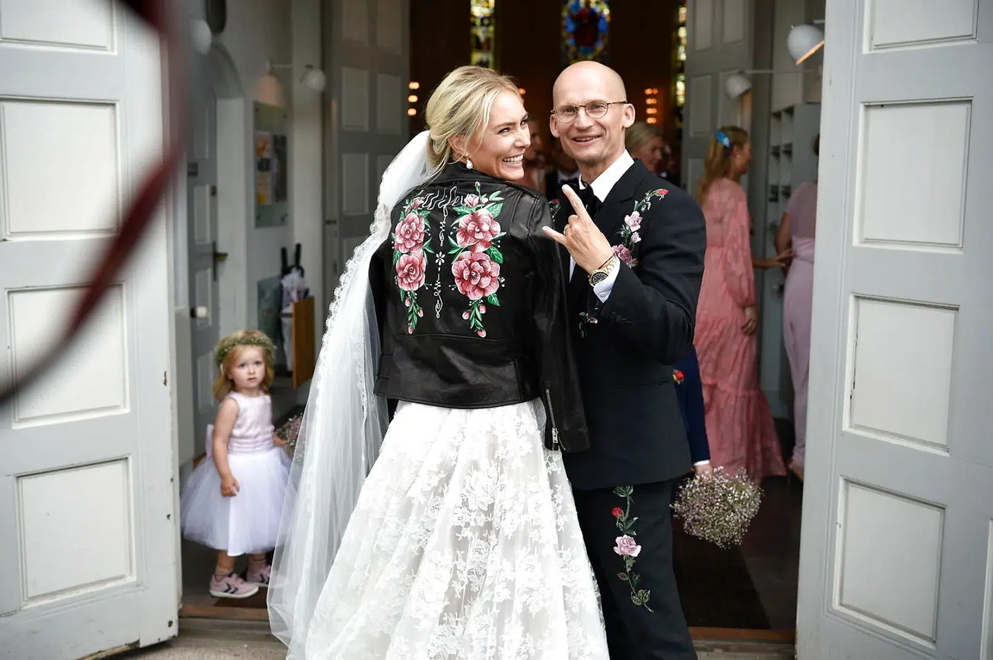 Christian Stadil fik sin Alice ved et rigtig rock'n'roll-bryllup i Messiaskirken i Charlottenlund. Parrets tre små børn, Winston, Hamilton og Harper på mellem to og fem år var brudepige og brudedrenge.
