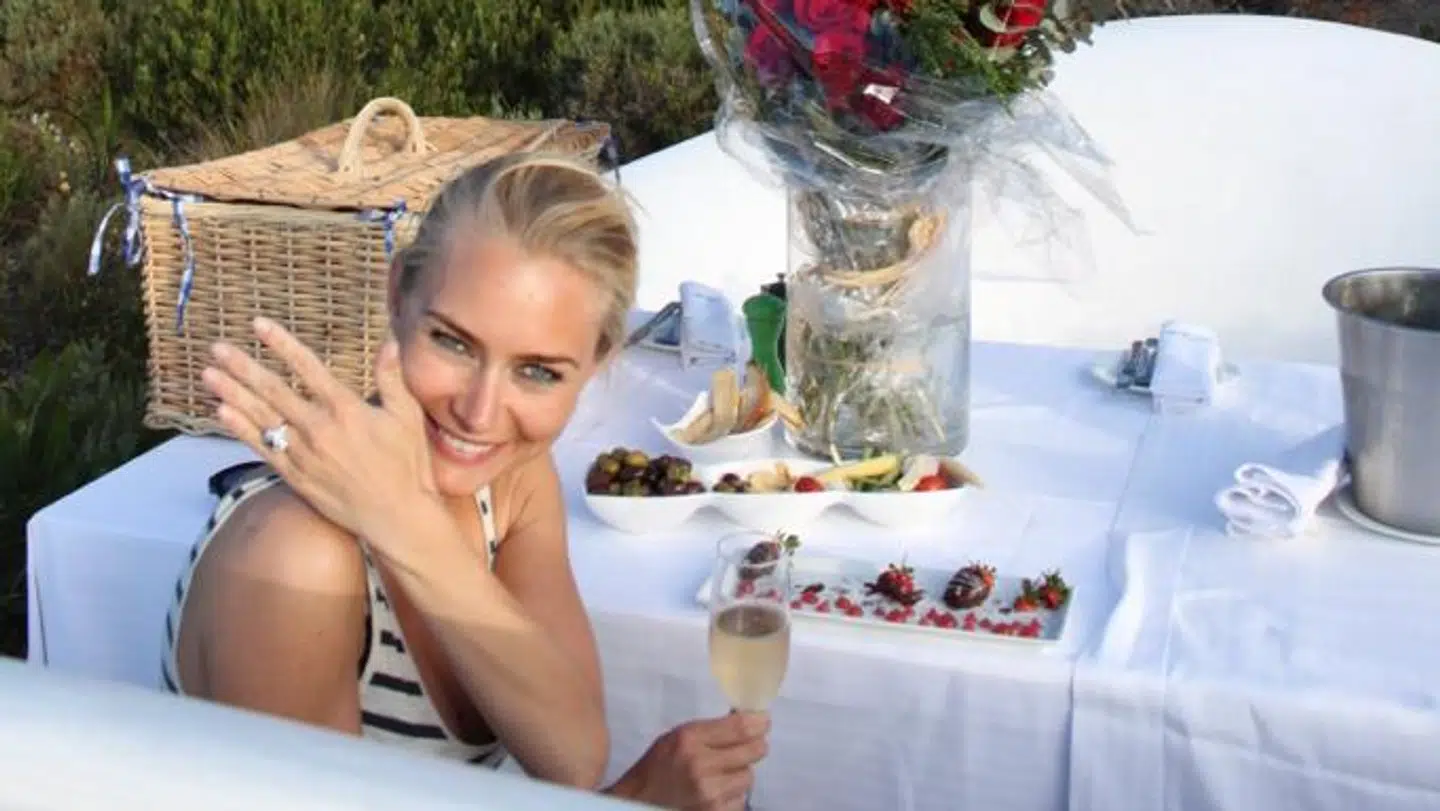 Nu skal parret endelig vies.