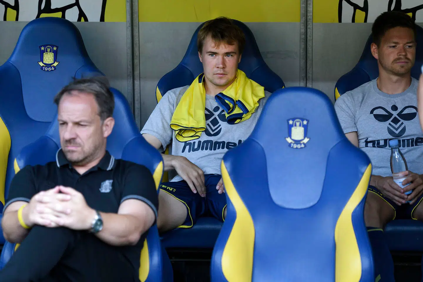 En af Superligaens bedste spillere, Simon Tibbling, er fortsat på bænken i Brøndby.
