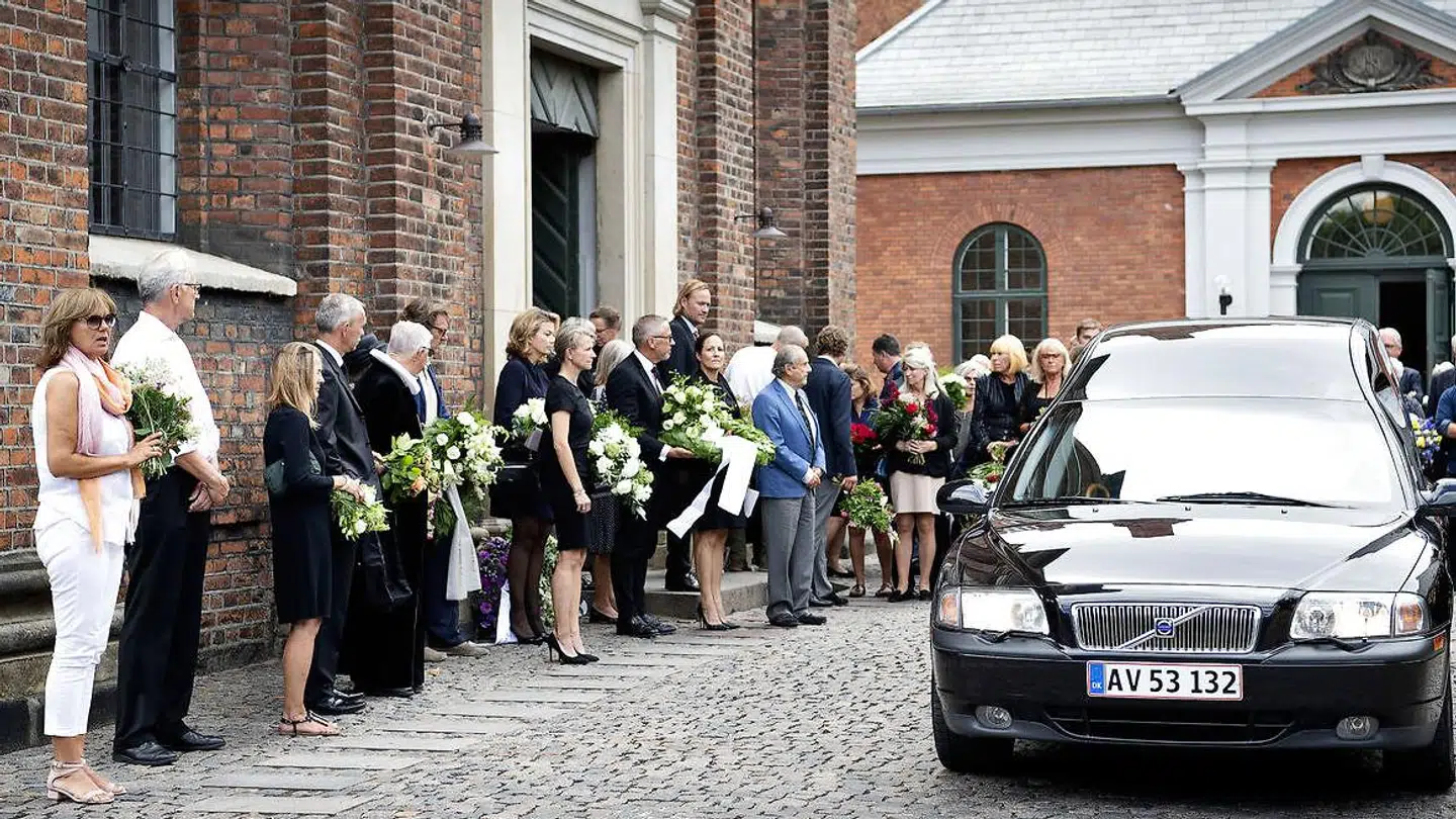 Flere hundrede fik sagt farvel til Merethe Stagetorn.