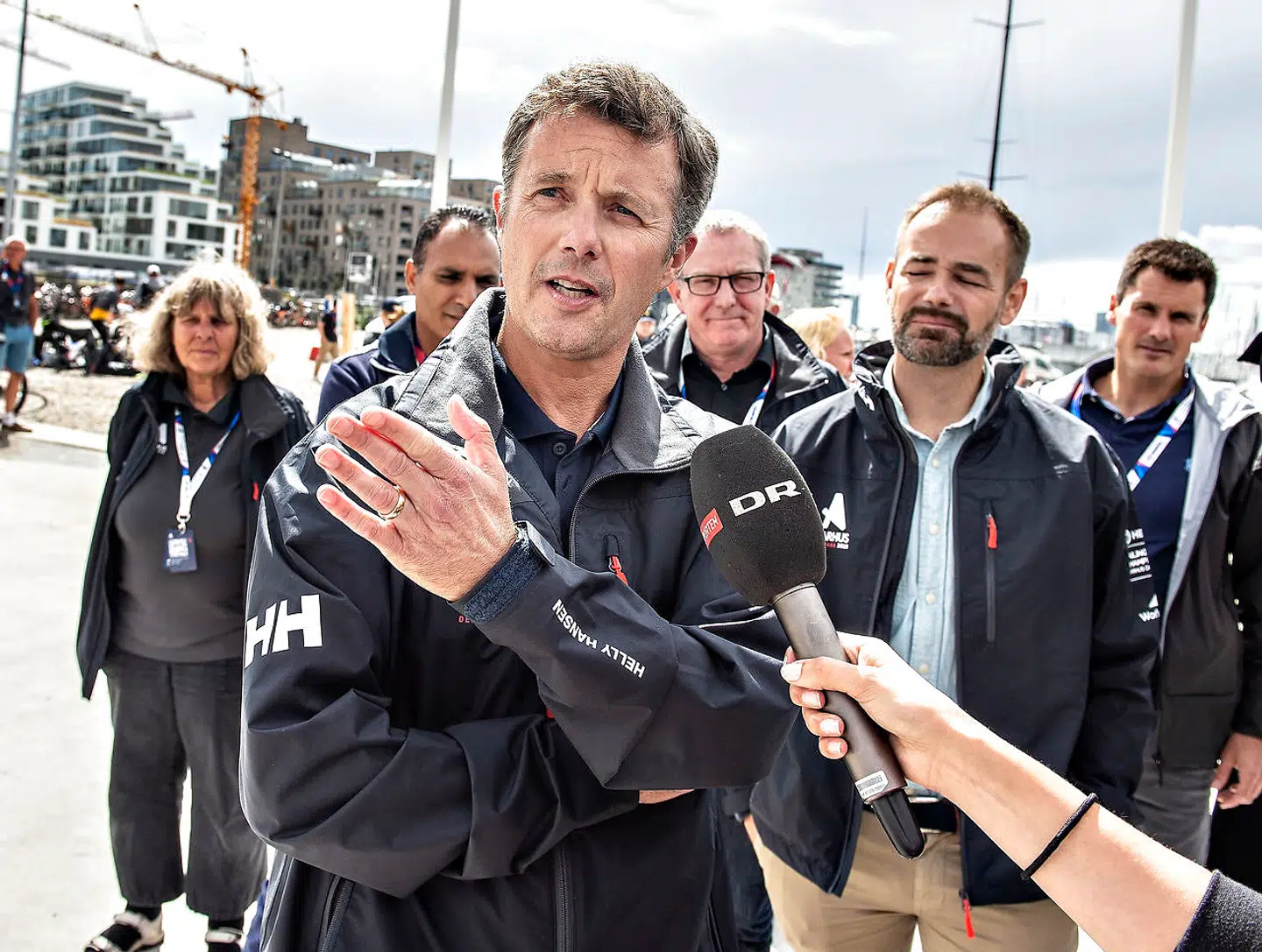 Kronprins Frederik gled af på B.T.s spørgsmål, men ville gerne tale om sejlsport med de resterende medier.