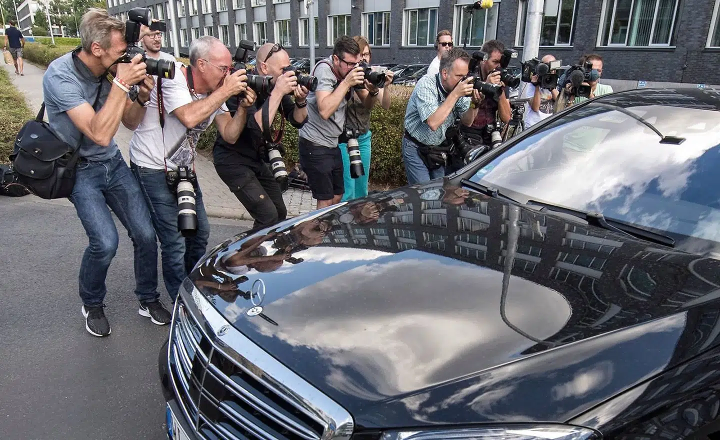 Jan Ullrich (i bilen) blev fredag eftermiddag frigivet af politiet og tvangsindlagt på en psykiatrisk klinik.