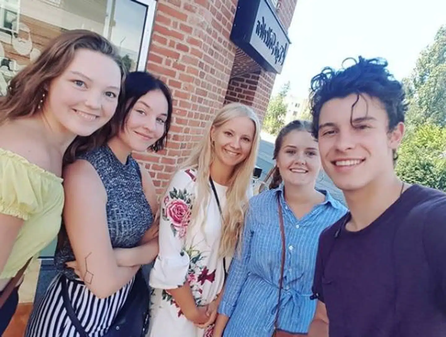 Shawn Mendes med sine danske fans. (Billedet er venligst udlånt af Regitze Bundgaard).