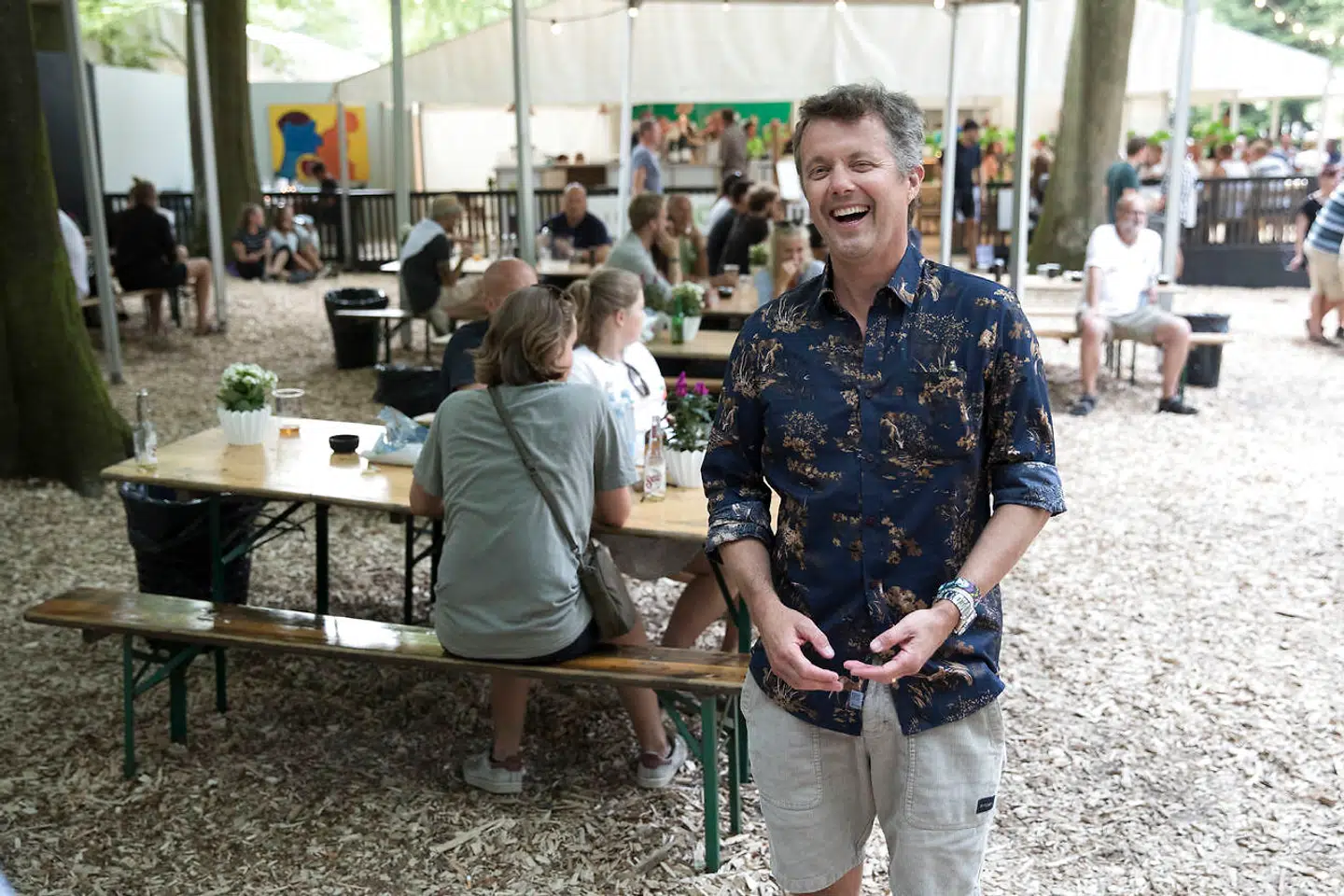 Kronprins Frederik stiller op til hurtig fotografering i backstage området på Smukfest i Skanderborg, torsdag den 9. august 2018.. (Foto: Mikkel Berg Pedersen/Ritzau Scanpix)