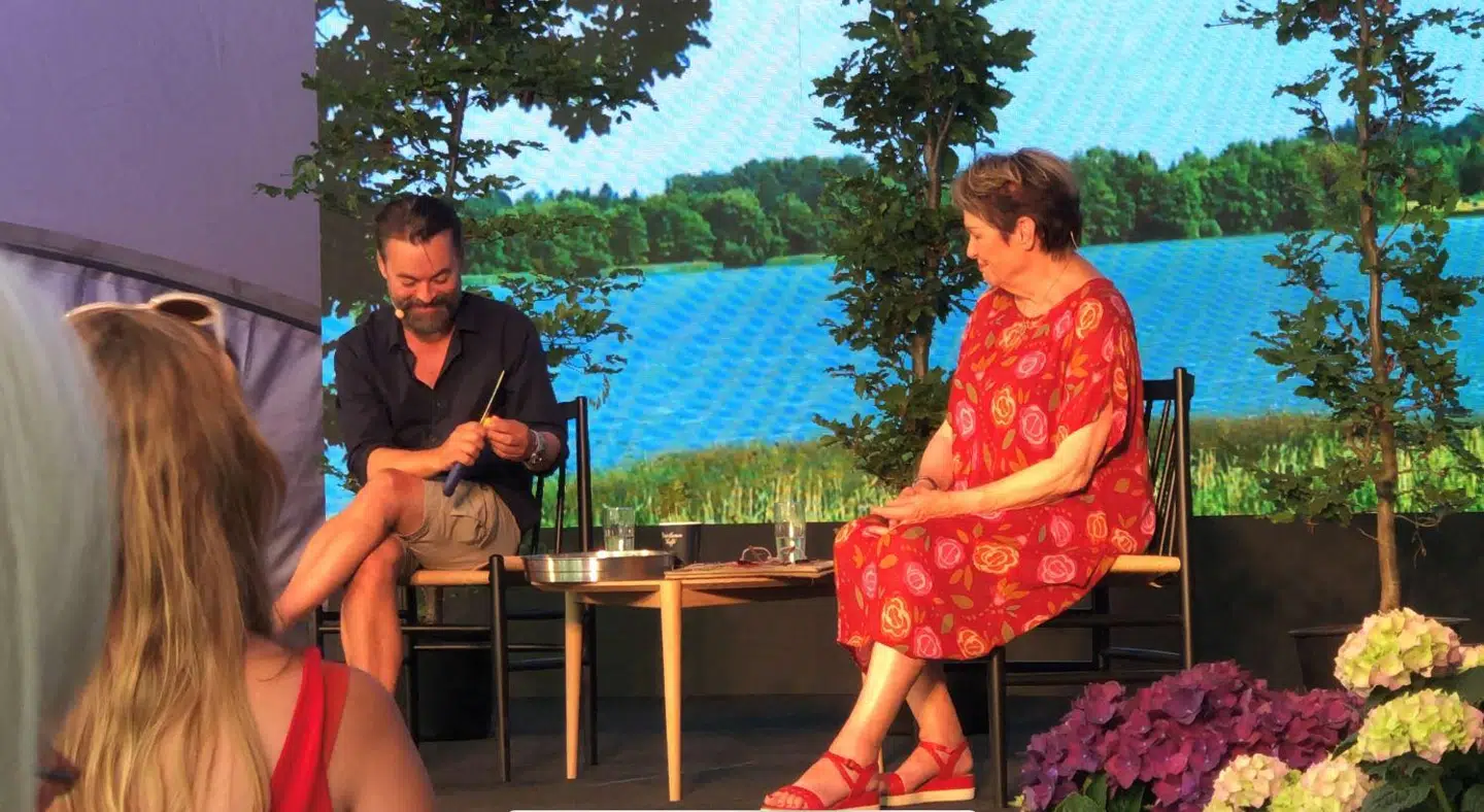 Ghita Nørby blev interviewet og spiste chili med Chili Klaus - med det borgerlige navn Claus Pilgaard - under årets Smukfest.