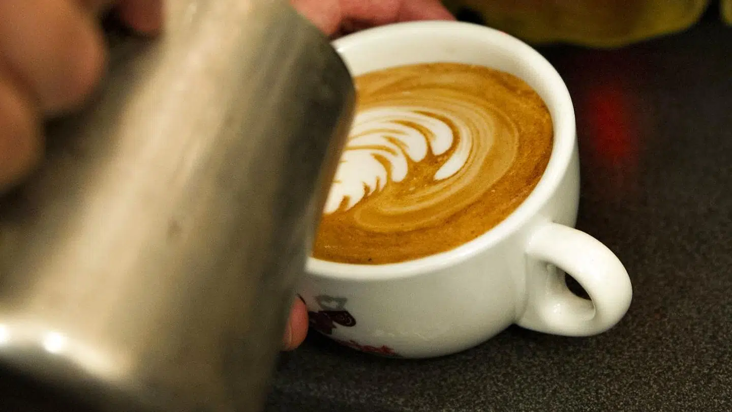 En kunde på en cafe i Venedig kunne ikke tro sine egne øjne, da han så regningen for to kopper kaffe og to flasker vand.