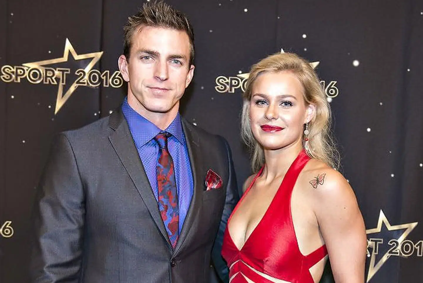 Kajakroeren Rene Holten Poulsen og svømmeren Pernille Blume på 'den røde løber' ved DR's store sportsgalla i januar 2017.