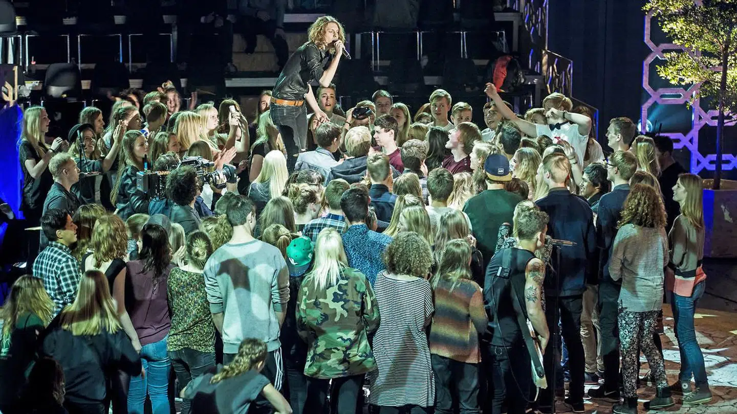 Duné spillede til Danmarks indsamling 2014 på Flyvestation Værløse.
