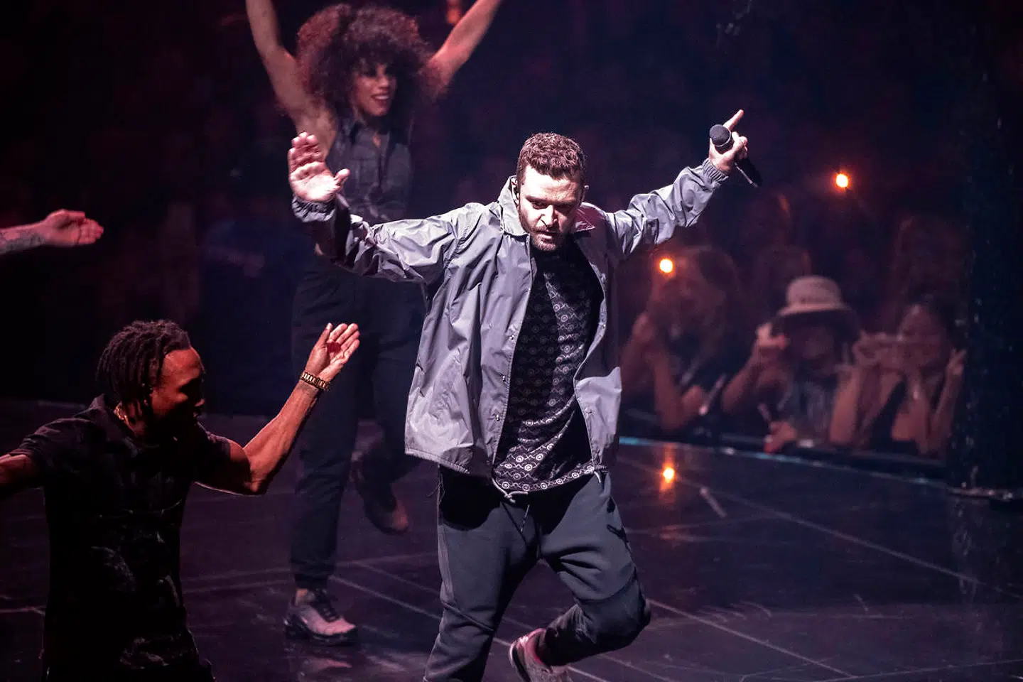 On August 4th 2018 Justin Timberlake played Copenhagen's Royal Arena as part of his "The Man of the Woods Tour". The concert has been received very differently by critics and fans since the professional reviews of the concert calls it a boring extravaganza with way too many effects and too little actual content as well as knocking the very poor sounds that is called "grotesque" and Timberlake's singing as pitchy. Though fans are hardly agreeing as they call it the best concert in a long time and state they had a blast and are very happy with the setlist. . (Foto: Nils Meilvang/Ritzau Scanpix)