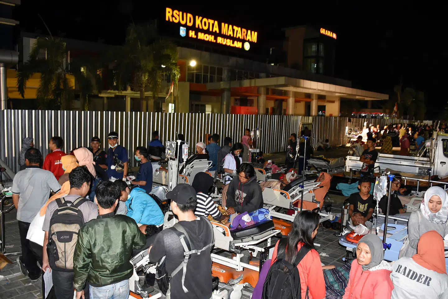 Evakuerede patienter fra Mataram City Hospital, Lombok.