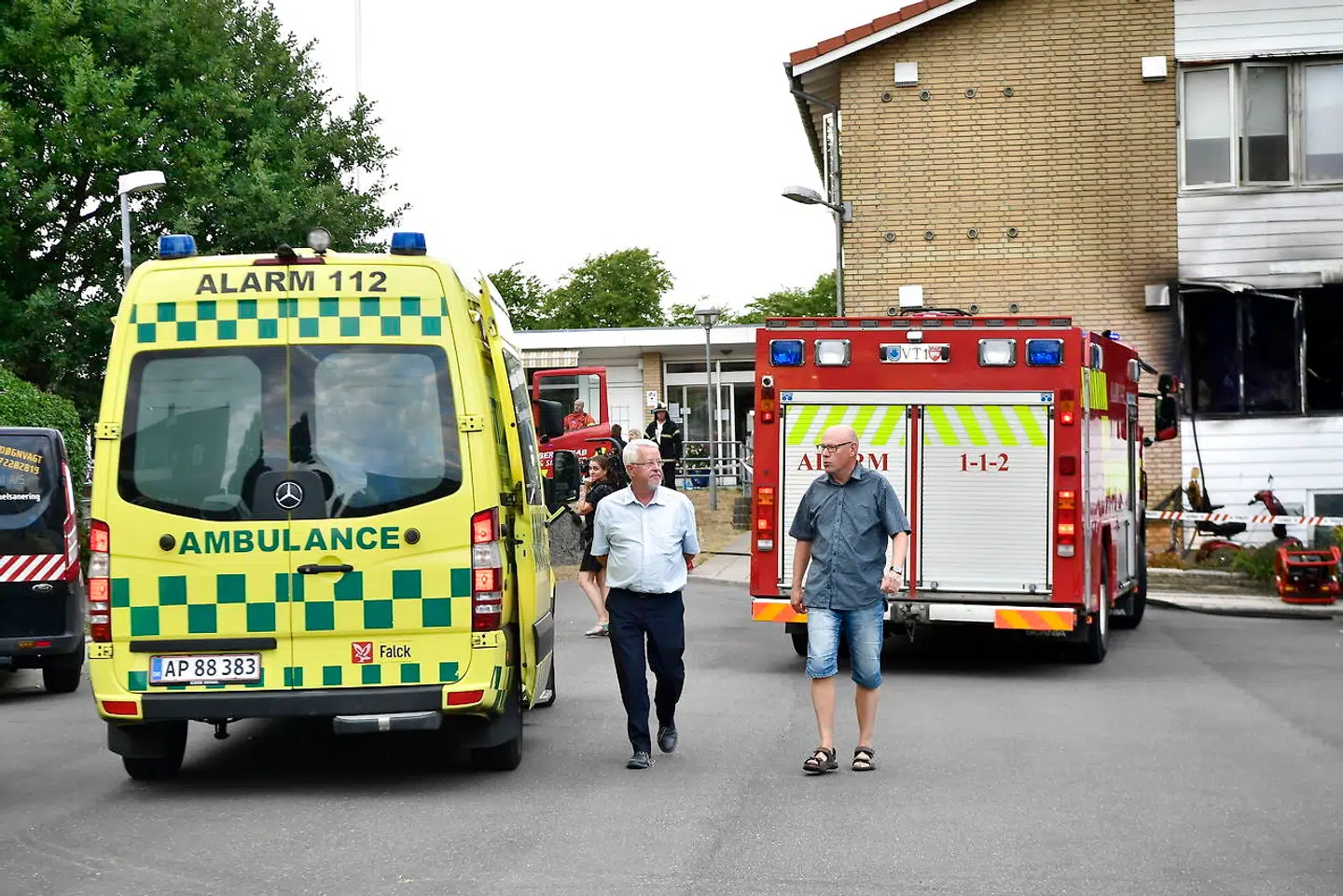 Der er udbrudt en kraftig brand i Plejecenter Farsøhthus i Allingåbro, fredag den 3. august 2018. Flere personer er kommet til skade, skriver Ritzau. (Foto: Bo Amstrup/Scanpix 2018)
