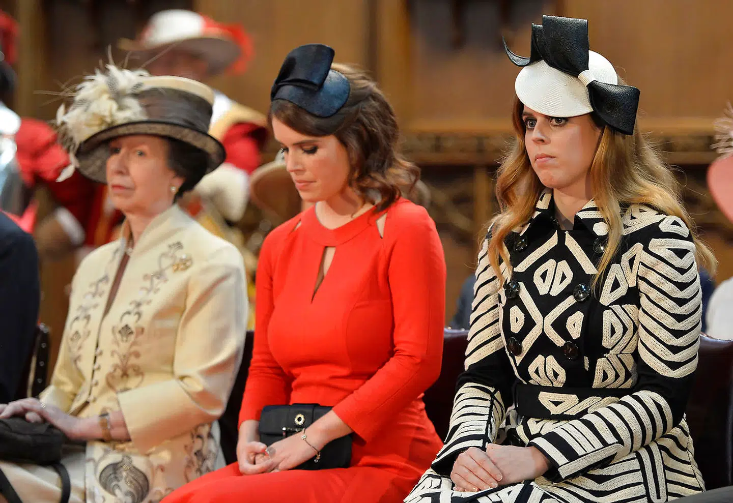 Prinsesserne ses her i St Pauls katedral i forbindelse med Dronning Elizabeths 90-års fødselsdag.