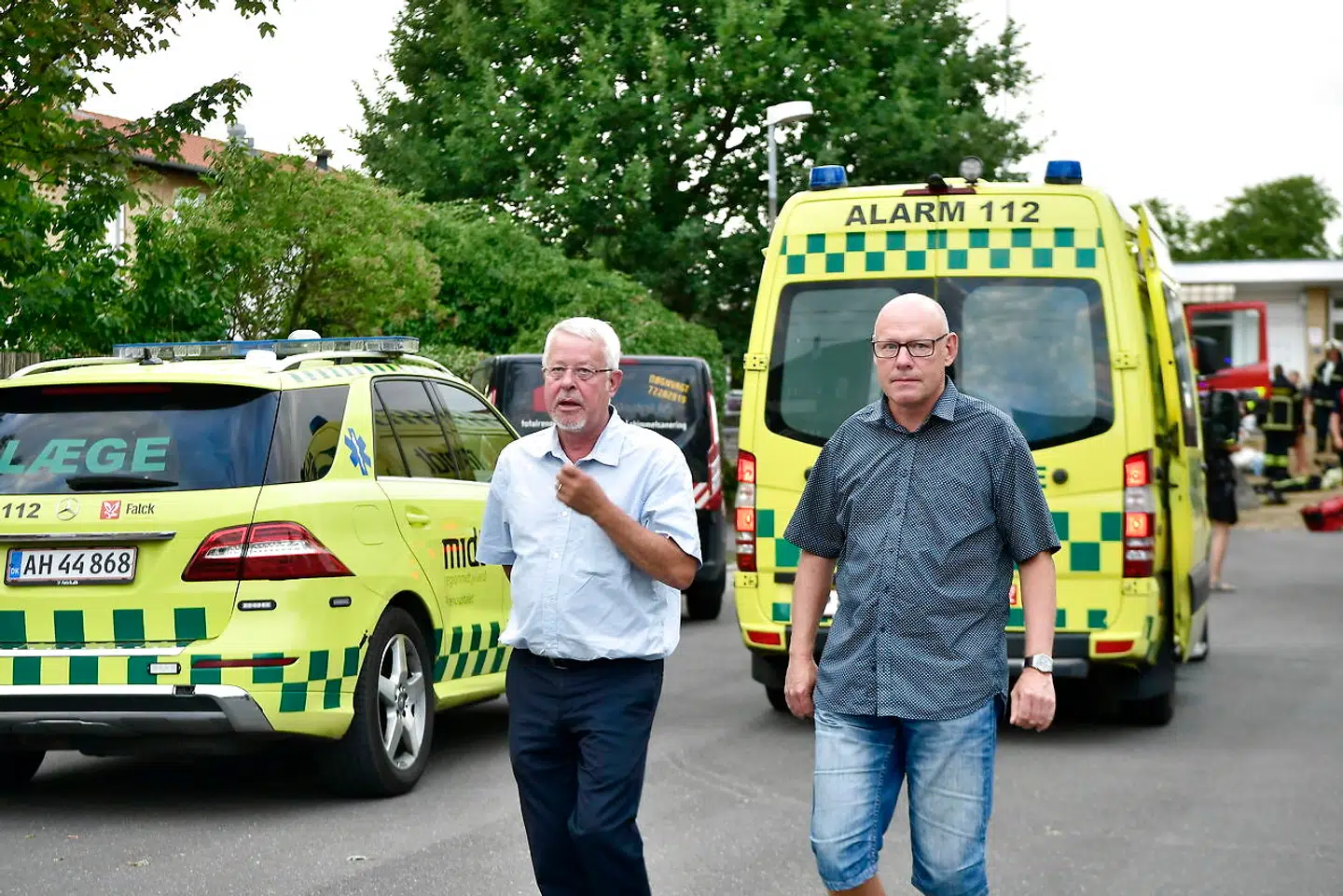 Borgmester i Norddjurs Kommune Jan Petersen (tv). Der er udbrudt en kraftig brand i Plejecenter Farsøhthus i Allingåbro, fredag den 3. august 2018. Flere personer er kommet til skade, skriver Ritzau. (Foto: Bo Amstrup/Scanpix 2018)
