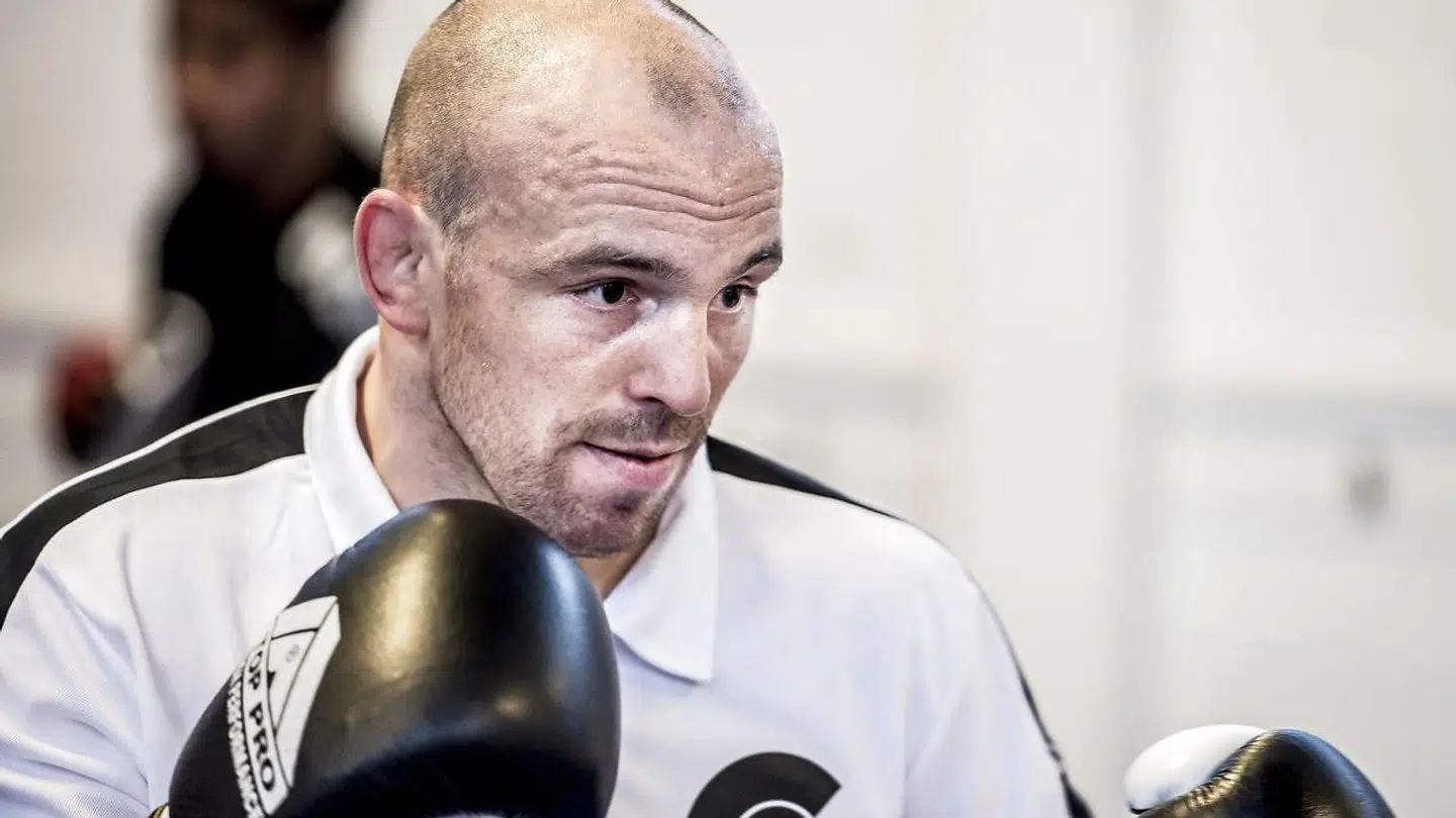 Tidligere OL-sølvinder i brydning Mark O. Madsen har valgt at satse fuldt ud på hybrid-kampsporten Mixed Martial Arts (MMA).