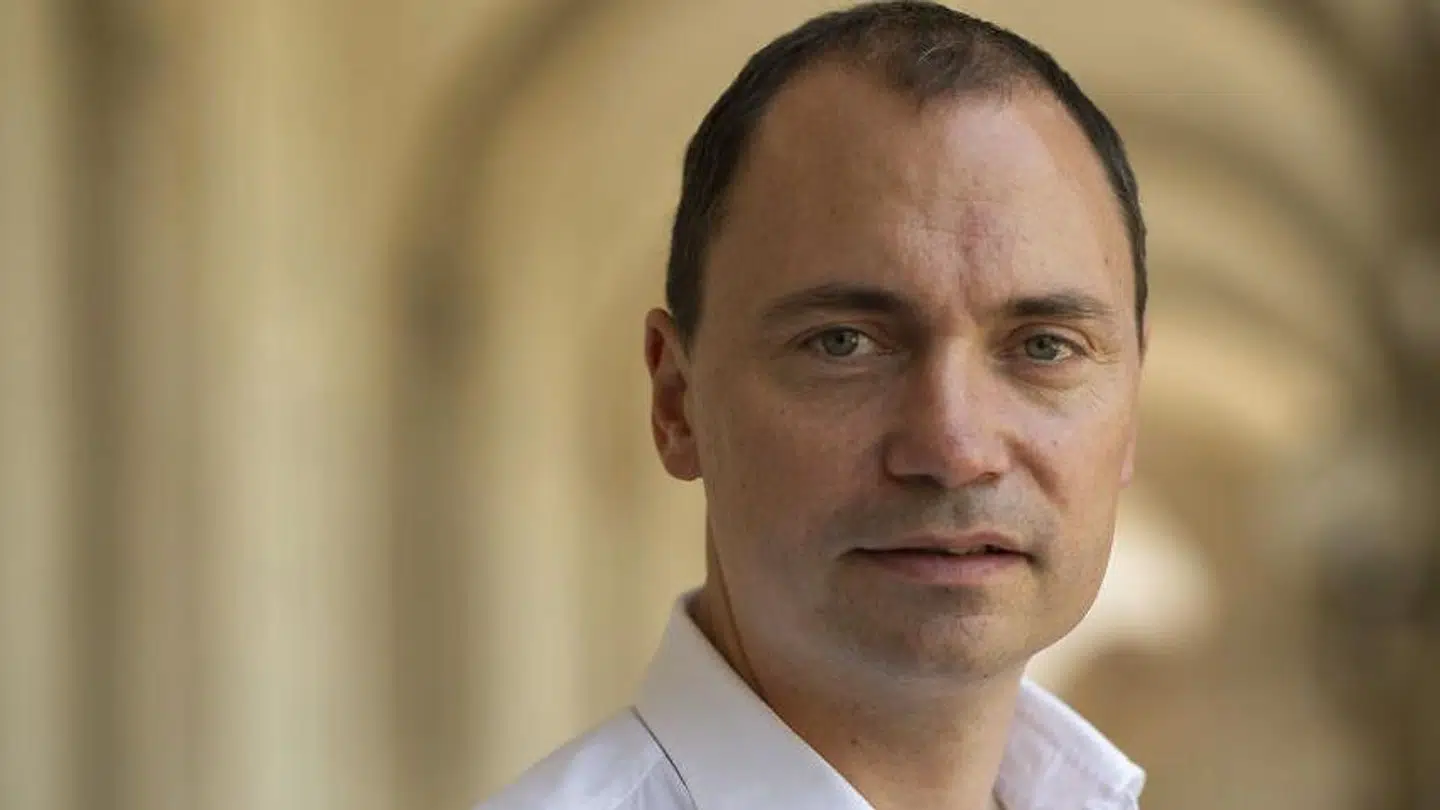 Tommy Ahlers fortæller i et nyt Euroman-interview, at han både er til mænd og kvinder.