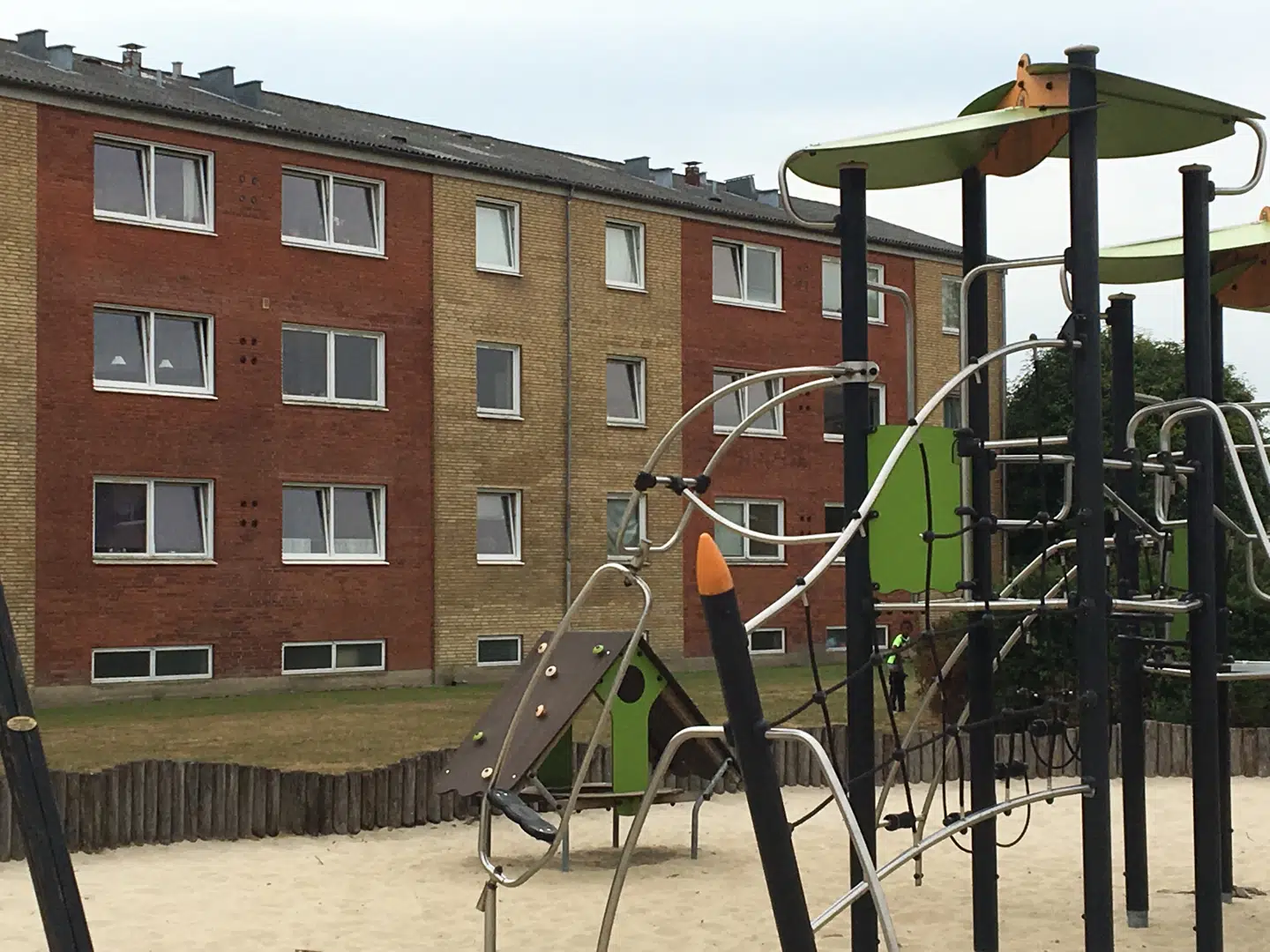 Bebyggelsen Holtbjerg i Herning, hvor sexovergrebet mod den unge kvinde ifølge politiet fandt sted, er på regeringens såkaldte ghettoliste med prædikatet 'udsat'.Foto: Jens Anton Havskov