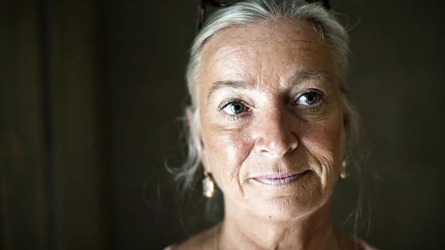 Ilse Jacobsen fortæller i et interview med P1 Morgen, at hun oplever, at mange danskere udnytter systemet og melder sig syge uden at være det.