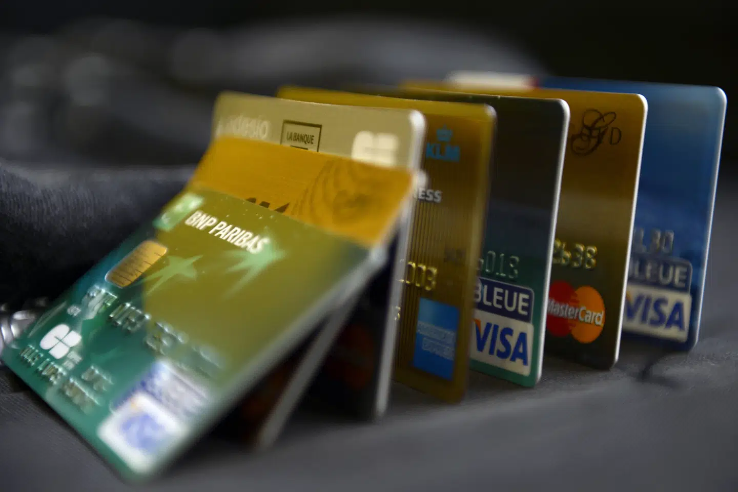 Reglerne for reklamer for kviklån i tv, radio og på internettet skal skærpes markant, forslår Socialdemokratiet. Ligeledes skal det undersøges, hvordan et direkte forbud kan udformes - ligesom man har på tobak. Anne-Christine Poujoulat/arkiv/Ritzau Scanpix