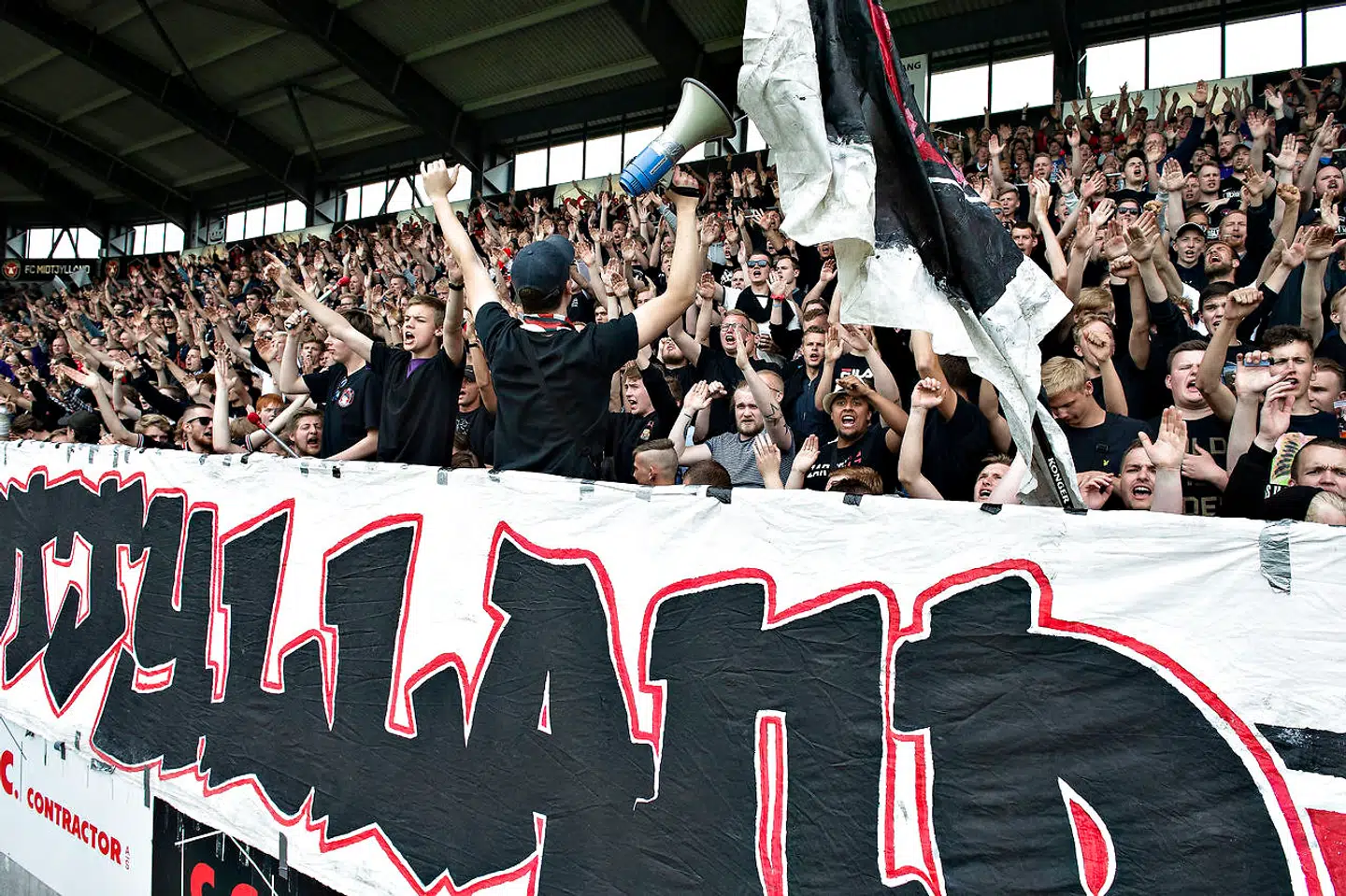FC Midtjyllands fans varmer op til kampen i Alka Superliga mesterskabsspil kampen FC Midtjylland mod AC Horsens på MCH-Arena i Herning, 21. maj 2018.. (Foto: Henning Bagger/Ritzau Scanpix)