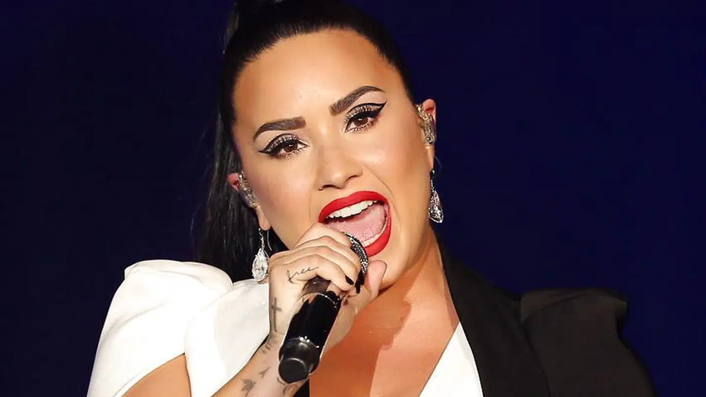 Den amerikanske sangerinde Demi Lovato er angiveligt sendt på hospitalet i L.A., efter hun har indtaget en overdosis af heorin.