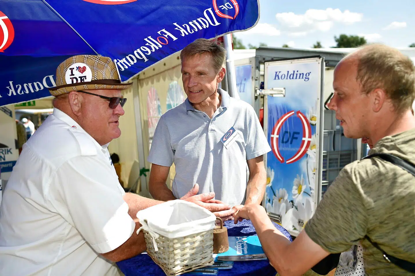 Partiformand Kristian Thulesen besøger Dansk Folkepartis stand på Vorbasse Marked. Til BT