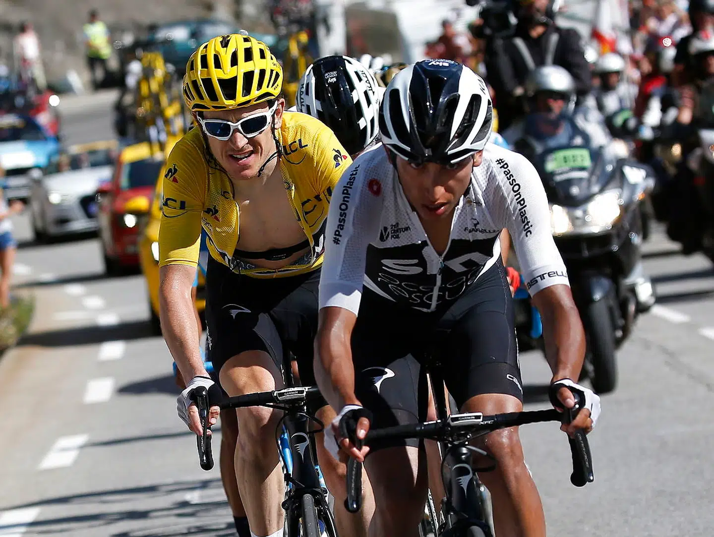 Egan Bernal foran Geraint Thomas på dagens etape.