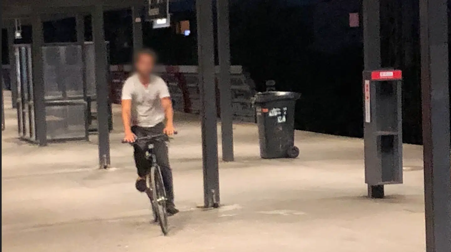 Dagligt oplever Carsten Lutz, at folk cykler på perronen.