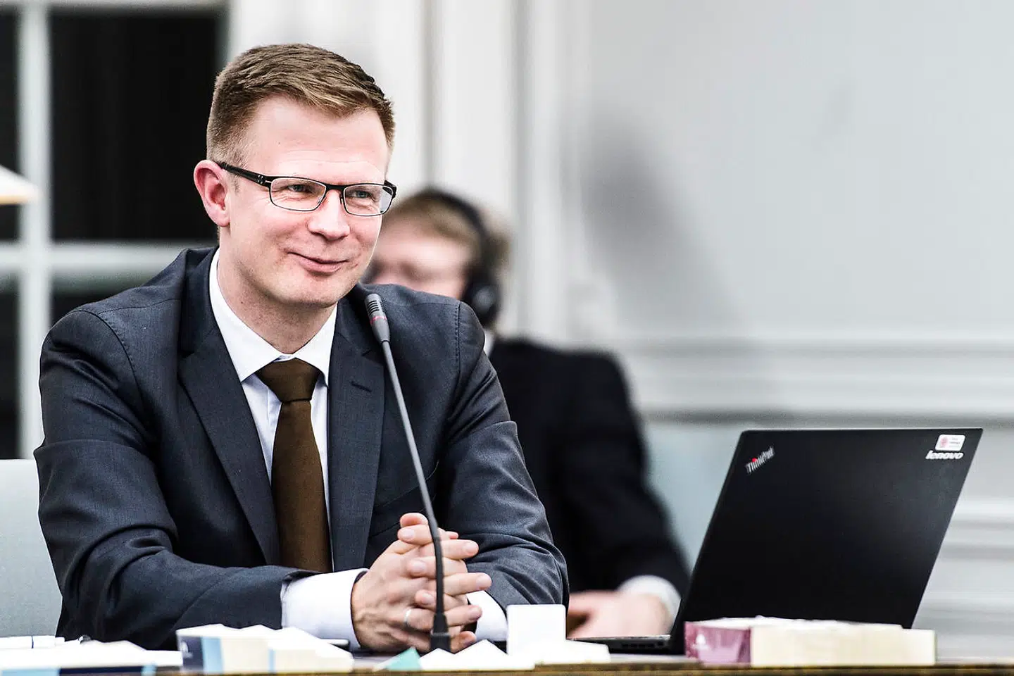 Benny Engelbrecht, finansordfører for Socialdemokratiet, er positivt stemt over for vismændenes udtalelse om en stærk dansk økonomi. Nu gælder det om at tilbagerulle den store skattelettelse til virksomhedsarvinger, siger han.