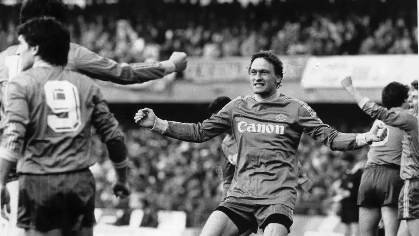 Preben Elkjær jubler under en kamp for Verona.