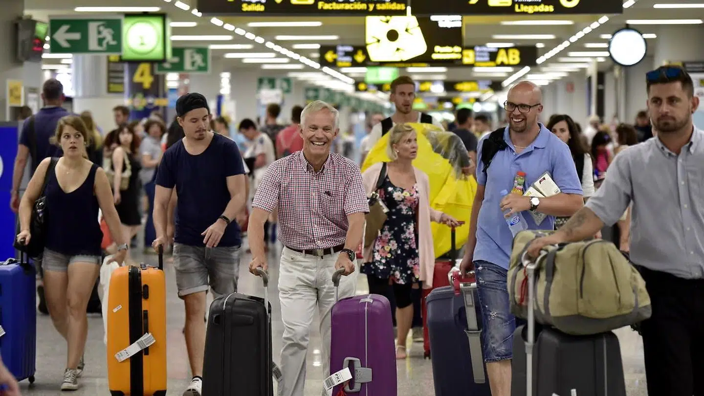 Turister ankommer til lufthanven i Palma de Mallorca. Senere på måneden må man forberede sig på forsinkelser som følge af en strejke. (Arkiv)