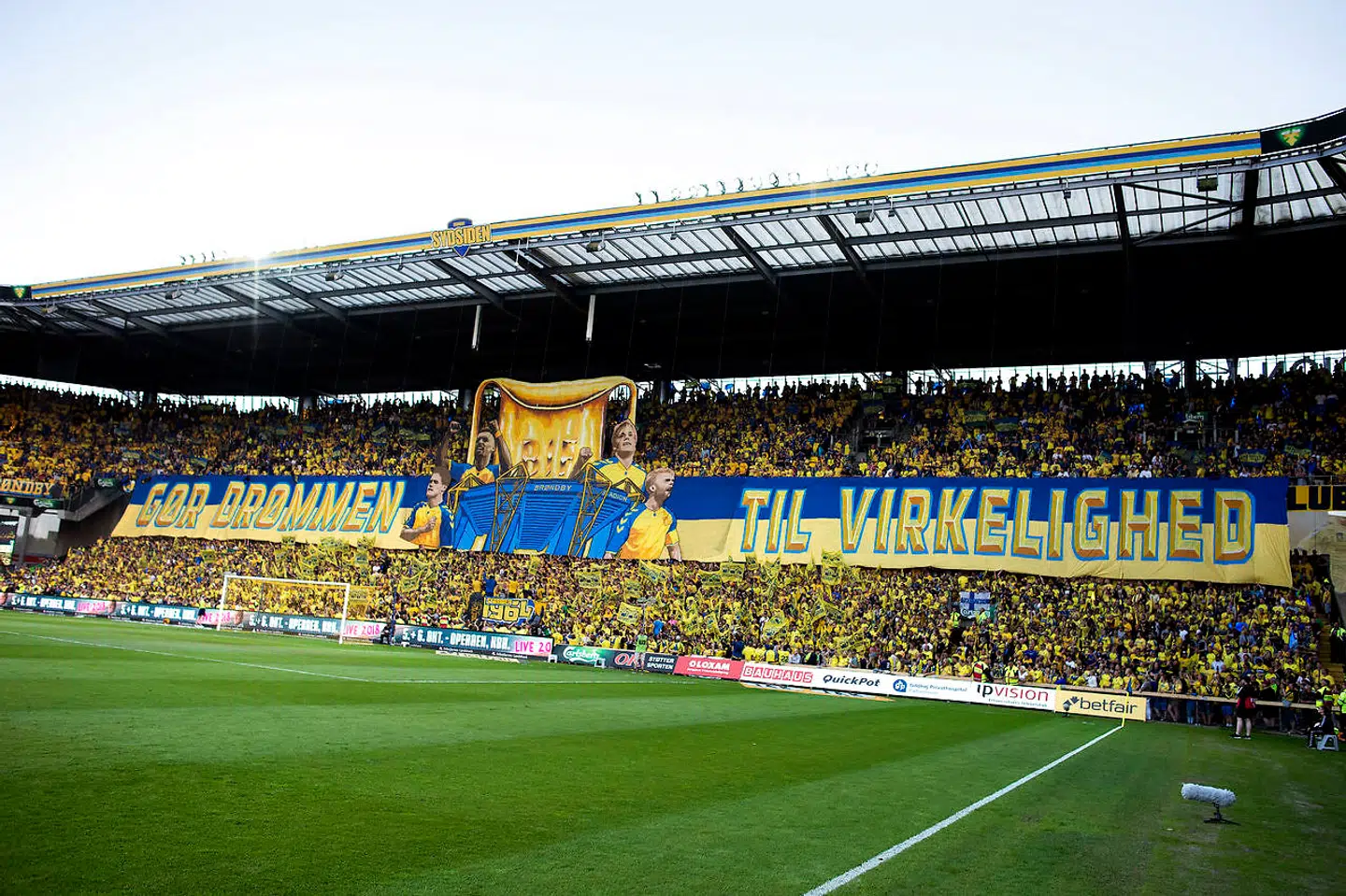 Brøndbys fans i superliga kampen mellem Brøndby IF- FC Midtjylland på Brøndby Stadion mandag den 14. maj 2018. (Foto: Liselotte Sabroe/Scanpix 2018)