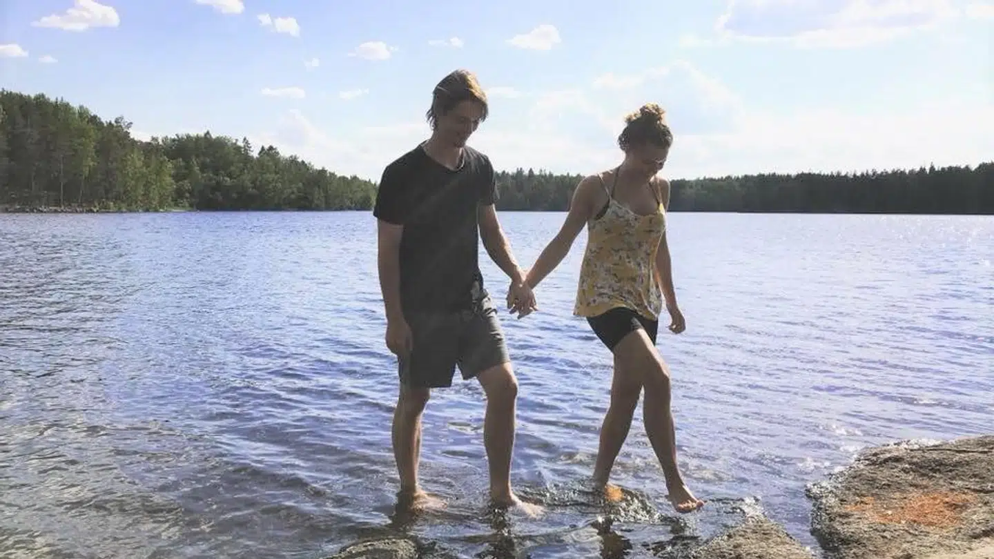 Angelica Henriksson på 21 år og Christoffer Berström på 22 år fik sig noget af en overraskelse, da de åbnede postkassen.