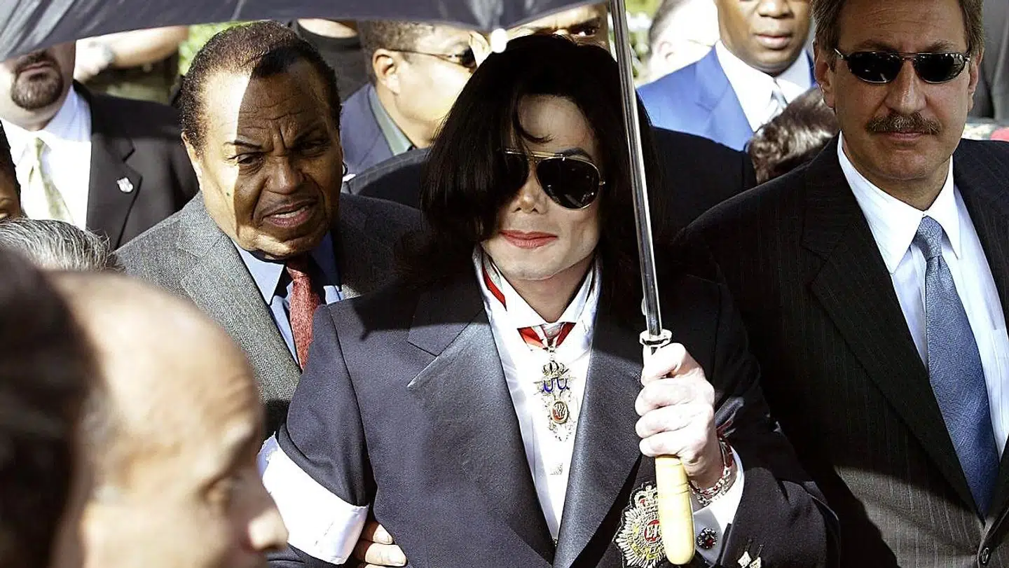 Ifølge Michael Jacksons læge blev sangstjernen kemisk kastreret af sin far.