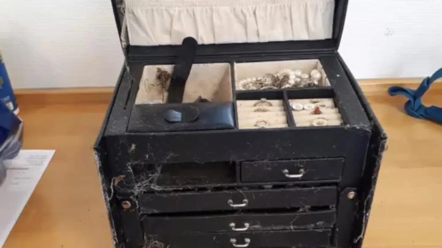 Sådan ser det gamle skykkeskrin, som politiet efterlyser ejeremanden til, ud.