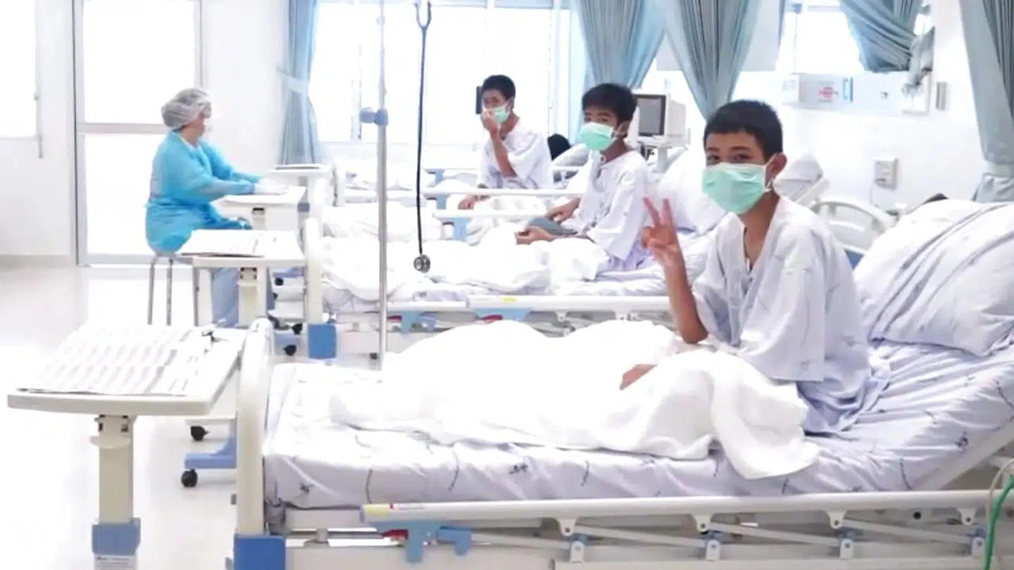 Drengene bliver lige nu behandlet på hospitalet i Chiang Rai.