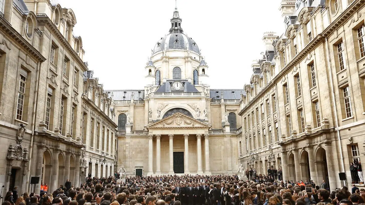 Her ses den ikoniske Sorbonne Universitet i Paris