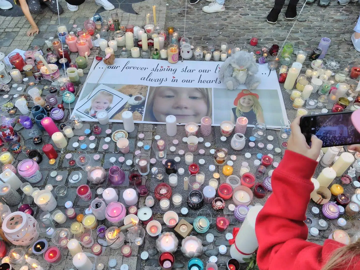 Billede fra mindehøjtidligheden for Alesha MacPhail