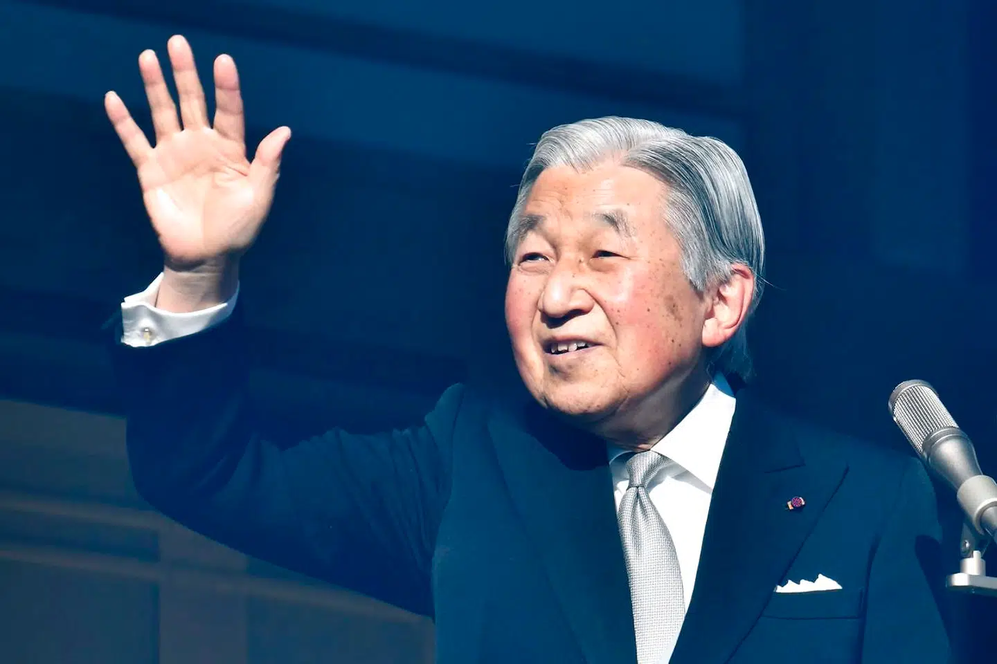 Japans 84-årige kejser Akihito har planer om at abdicere inden for det kommende år på grund af sit dårlige helbred. Der er dog ikke mange til at overtage tronen efter ham. Kejserfamilien er nemlig blevet meget lille.
