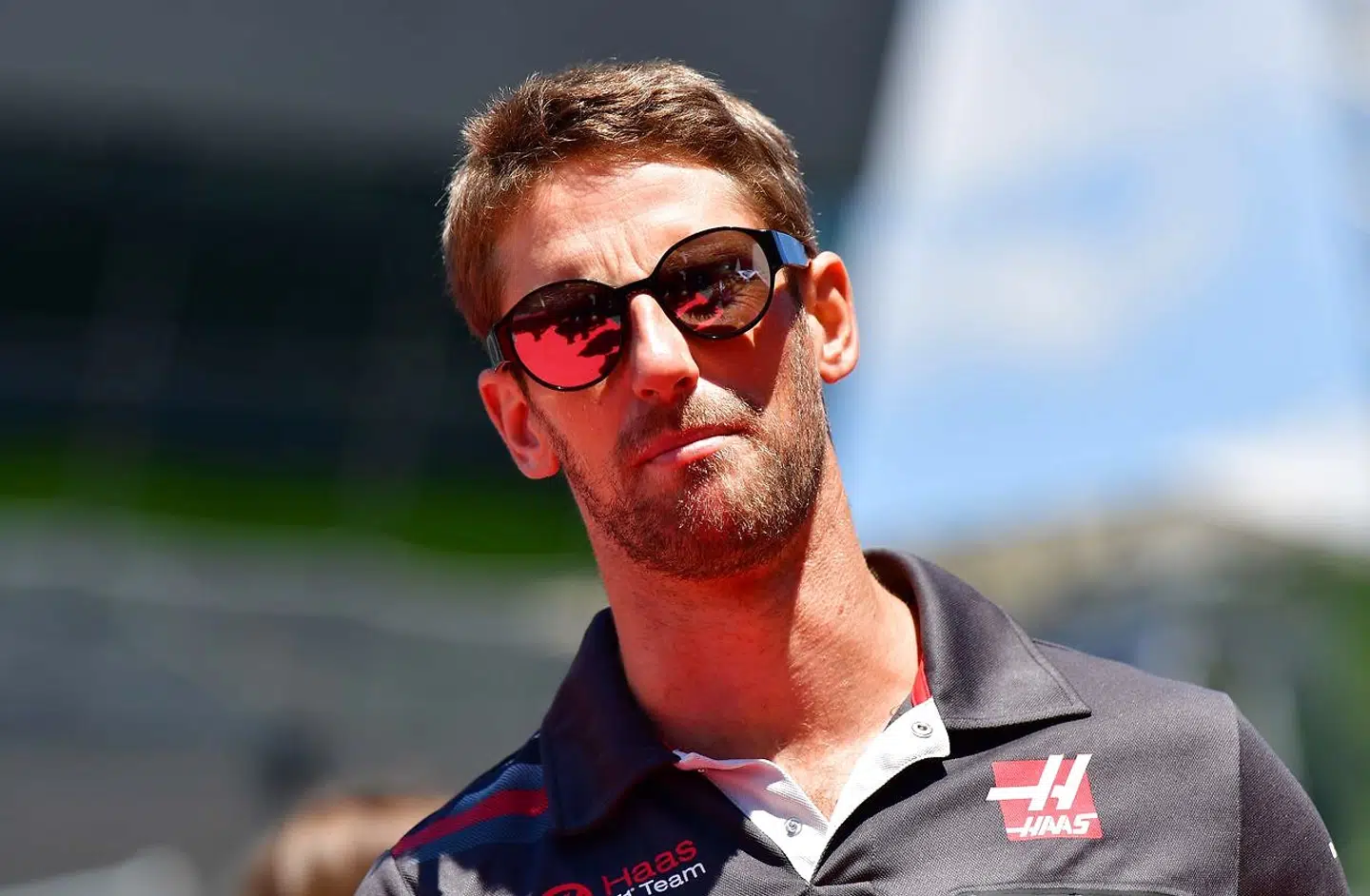 Romain Grosjean udgik og formåede allerede tidligt i løbet at banke ind i Kevin Magnussen. (AFP PHOTO / Andrej ISAKOVIC)