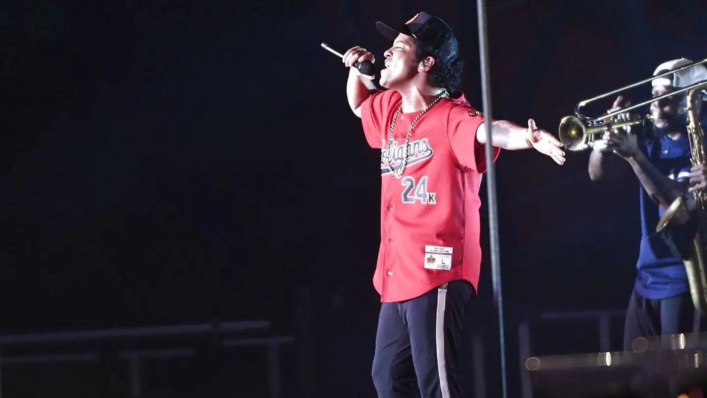 Bruno Mars på Orange Scene på Roskilde Festival.