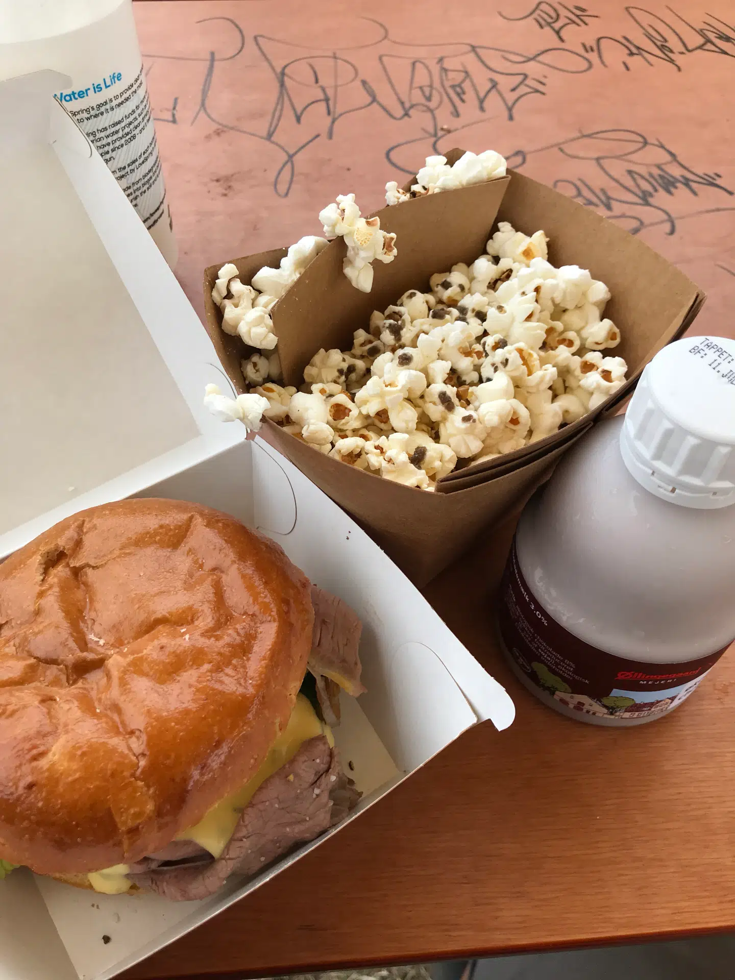 Sådan ser en menu til 110 kroner ud hos Madklubben på Roskilde Festival.